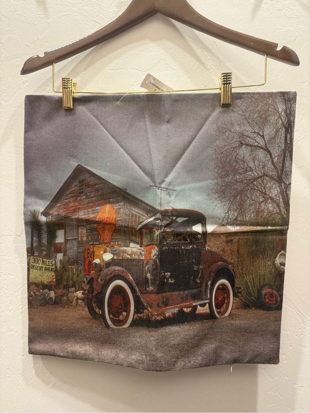 🚗 NEW WITH TAGS – Vintage Rusty Car & Old Gas Station Pillow Cover 🚗 Give you